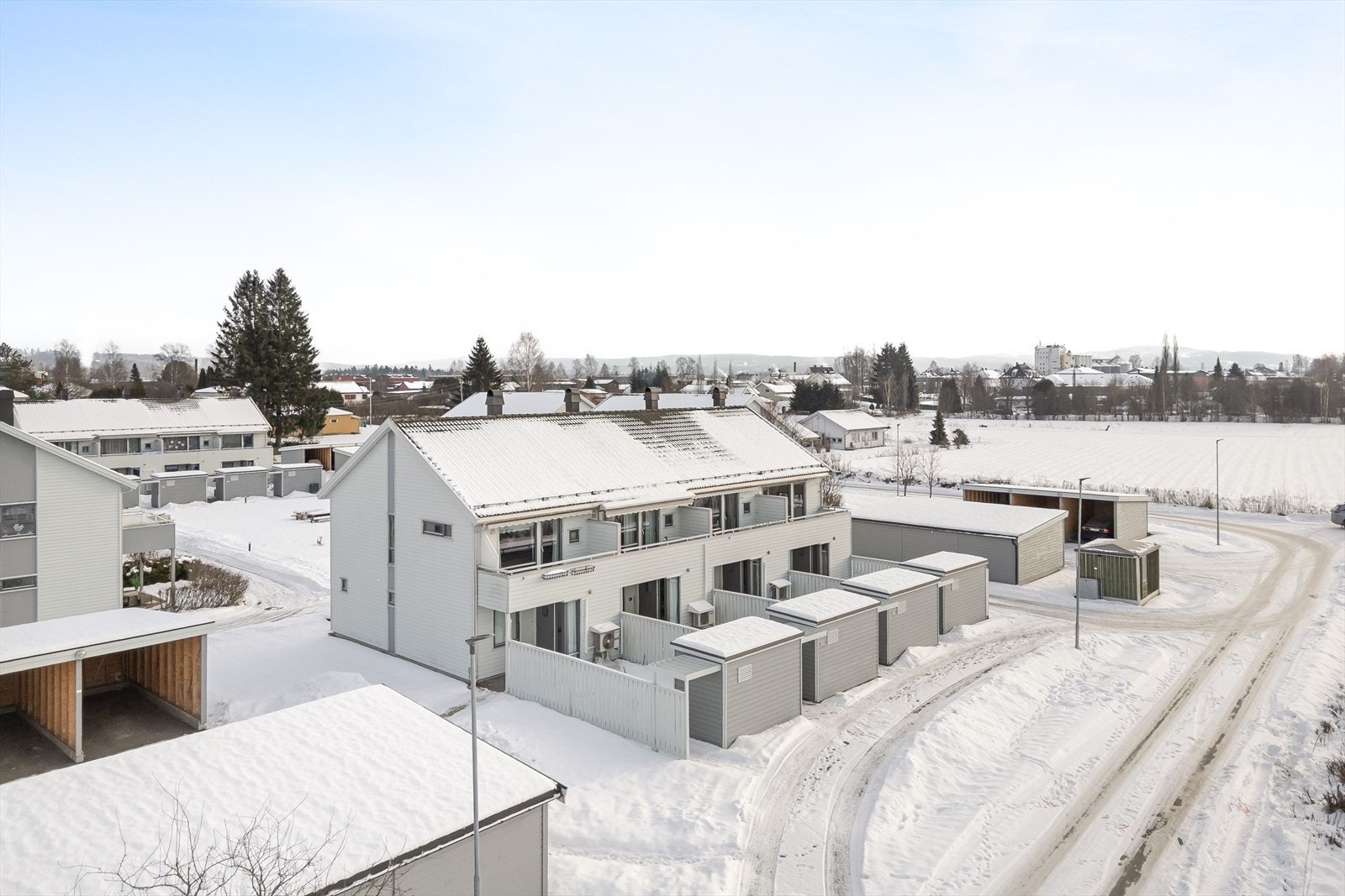 Velkommen til Kirkenærtunet 24! Foto: Husfoto v/ Bernat Tubau. Galleribilde