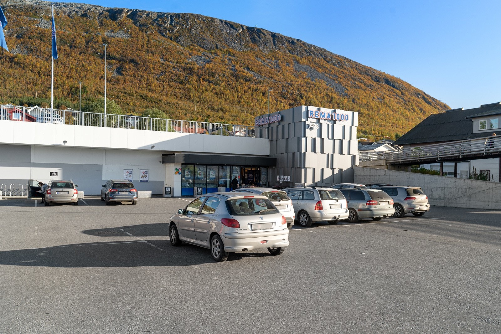 Rema 1000 i kort gåavstand fra boligen.