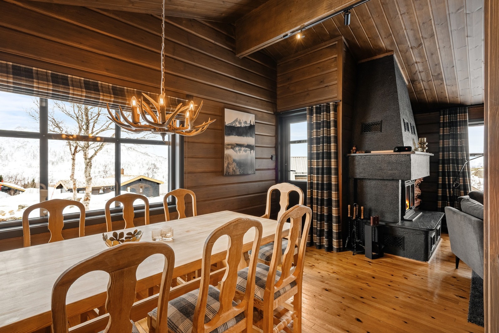 Fra stuen er det utgang til herlig sørøstvendt terrasse. Galleribilde