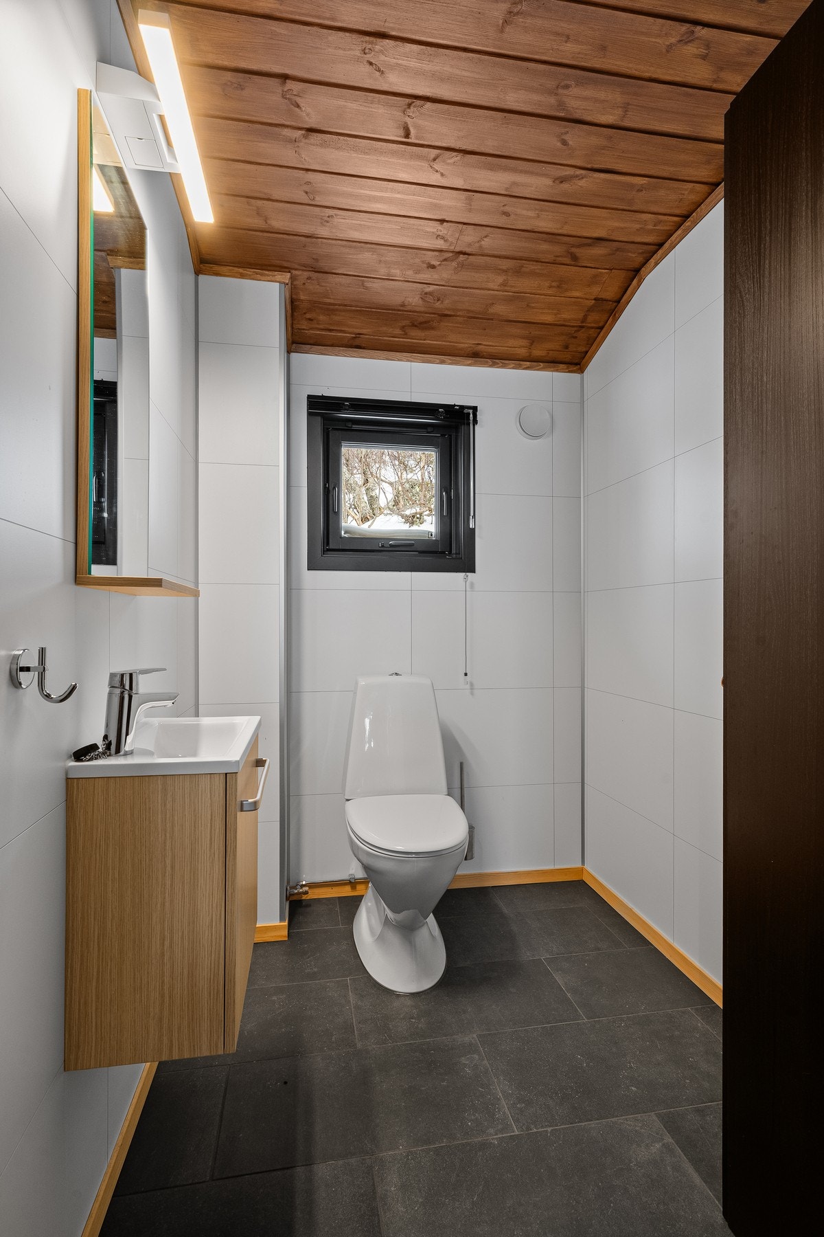 Praktisk separat toalettrom. Galleribilde