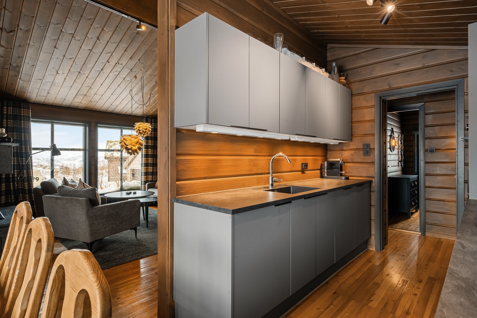 Stilrent kjøkken fra 2022. Galleribilde