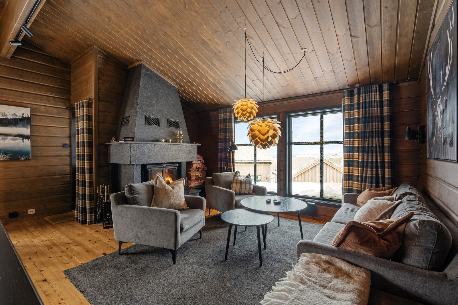 Velkommen til en velholdt hytte med tilbaketrukket beliggenhet, ski-in/ski-out og nærhet til langrennsløyper. Galleribilde