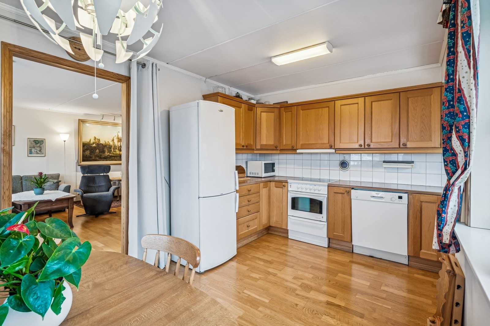 Hvitevarer i kjøkken følger med Galleribilde