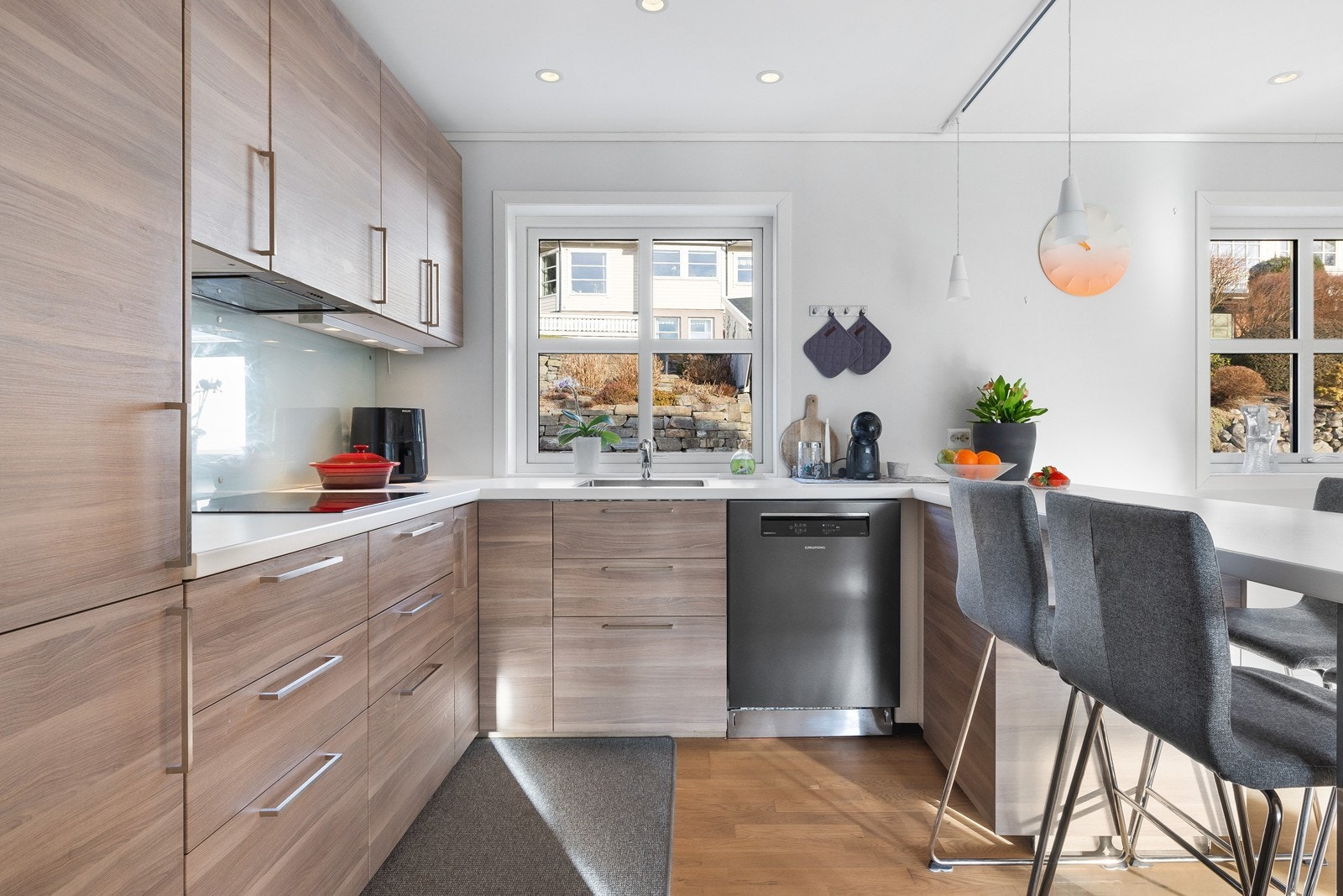 Et kjøkken som inspirerer til matlaging og samvær. Galleribilde