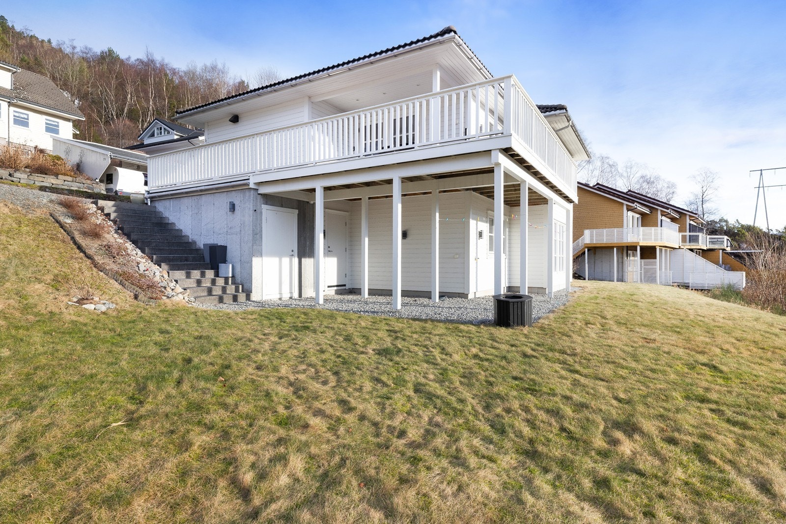 Hagen er lettstelt med mange muligheter for hagebruk Galleribilde