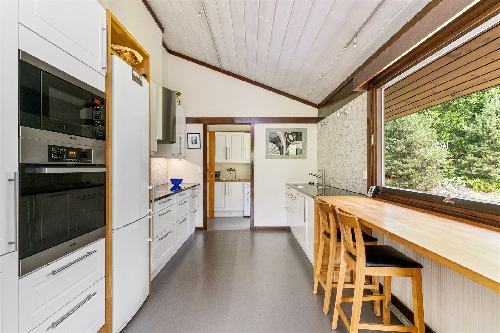 Fra kjøkken er det direkte adkomst inn til vaskerommet. Galleribilde