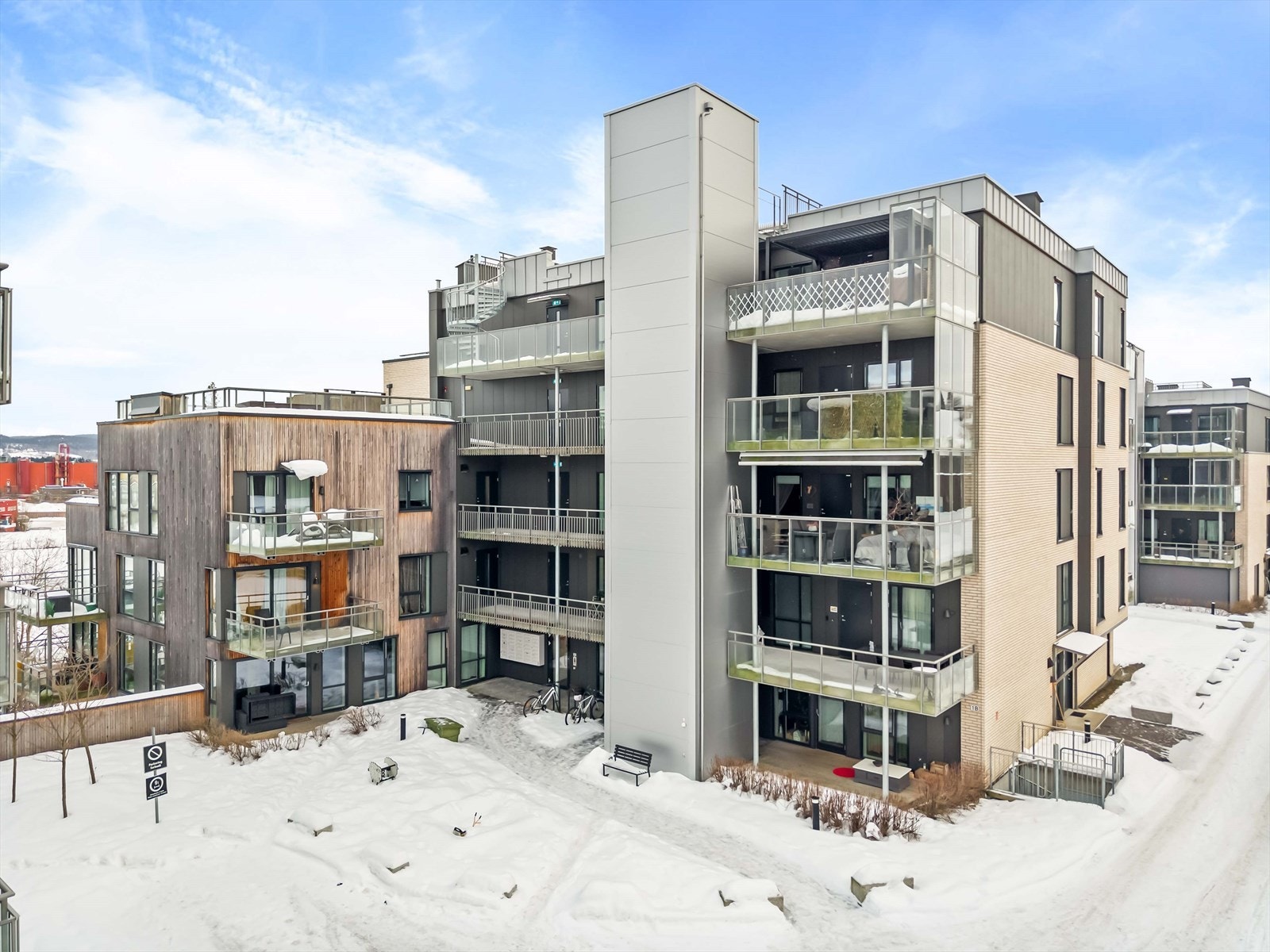 Her bor du nær Nitelva og flotte turområder, samtidig som det er kort vei til Lillestrøm sentrum, skoler, barnehager, servicetilbud og kollektivtransport. Galleribilde