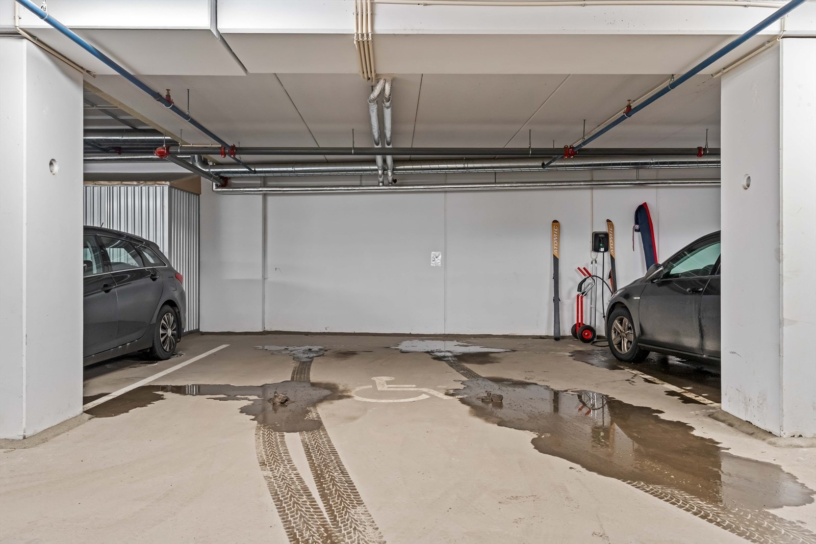 Det medfølger parkeringsplass i felles garasjeanlegg. Galleribilde