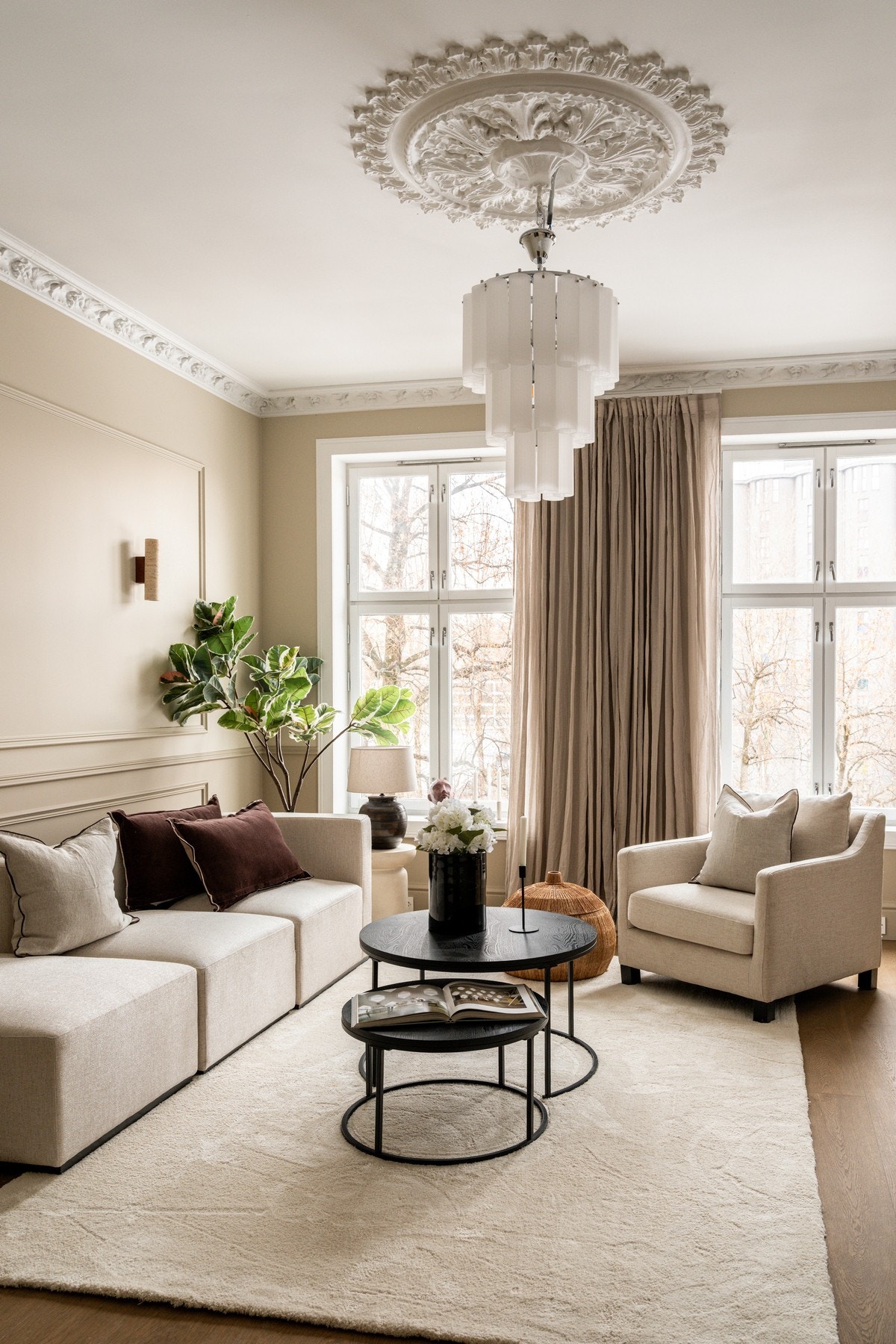 Hele leiligheten er ombygget og renovert i 2026 og mot bakgården er det etablert en ny balkong. Galleribilde