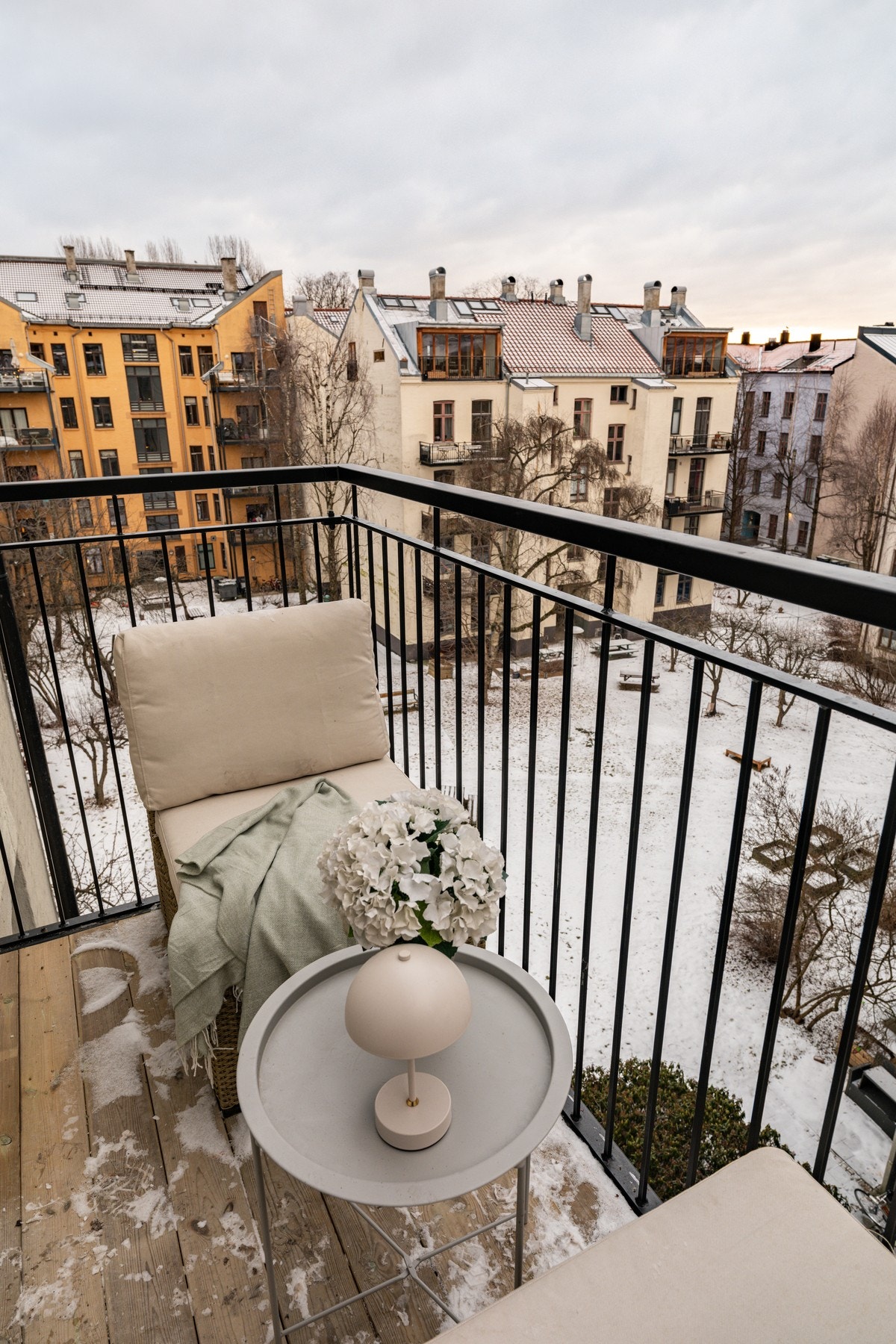 Beliggenheten i byggets 4. etasje og mot syd sørger for svært gode solforhold! Galleribilde