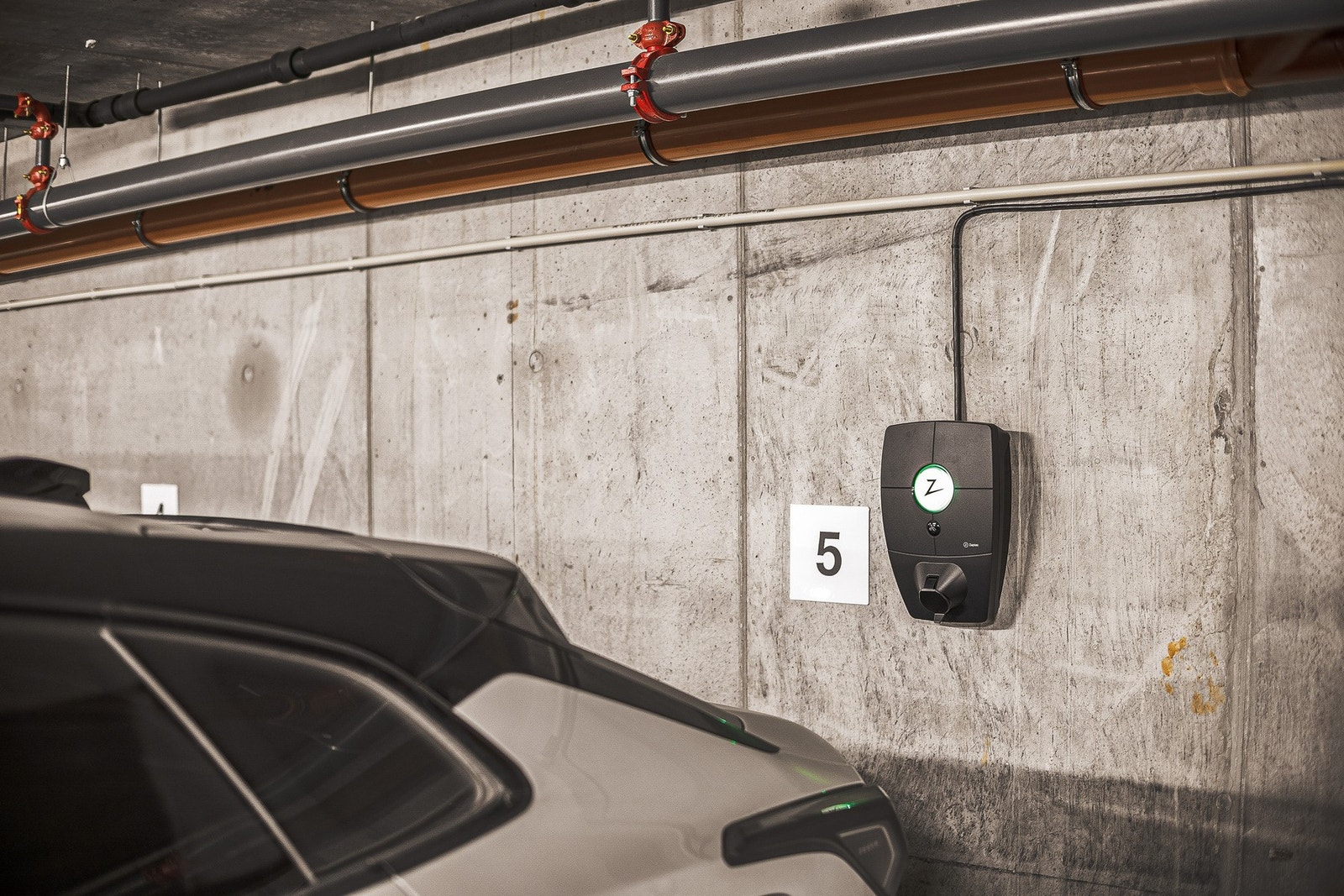 - Like utenfor garasjen har sameiet tre gjesteparkeringer - Galleribilde