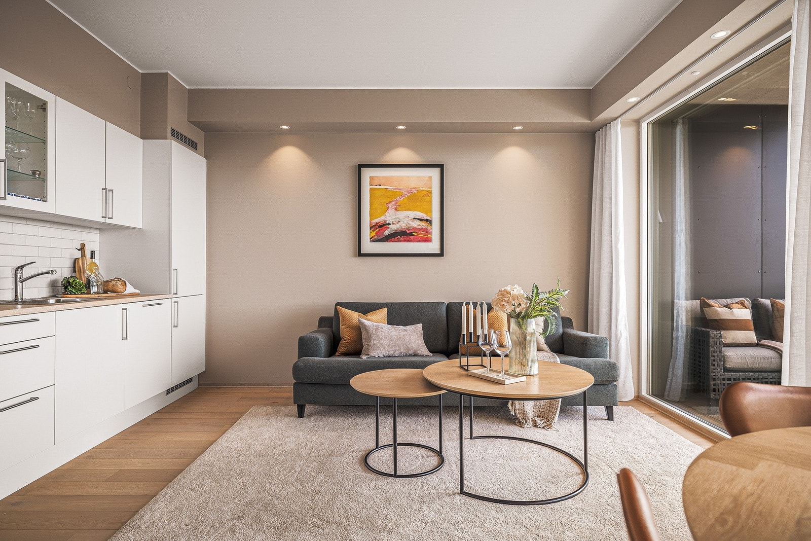 - Det er spotlights i stue, gang og bad som gir en moderne og behagelig belysning - Galleribilde