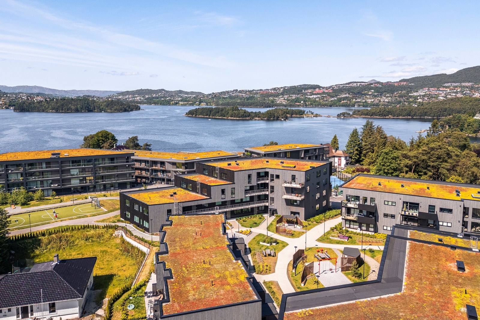 - Leiligheten har god beliggenhet i et attraktivt nyetablert boligfelt ved sjøkanten av Nordåsvannet - Galleribilde