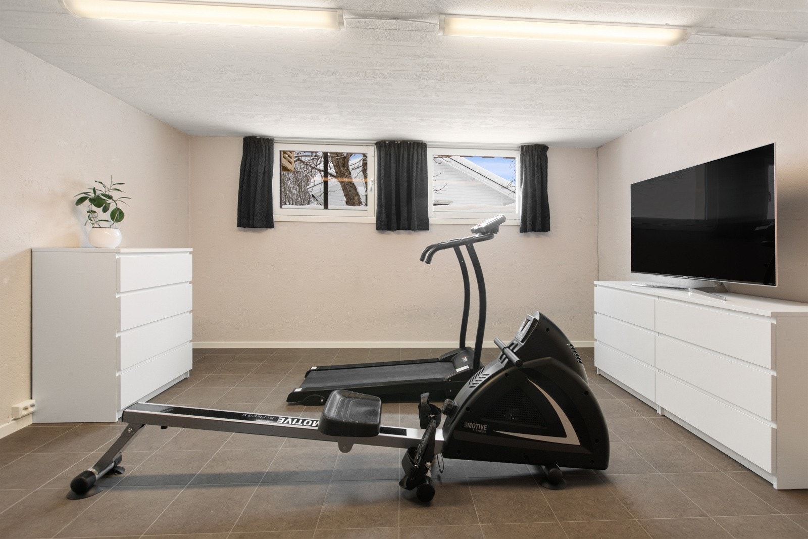 Det er god plass til både seng, nattbord og garderobeløsning. Galleribilde