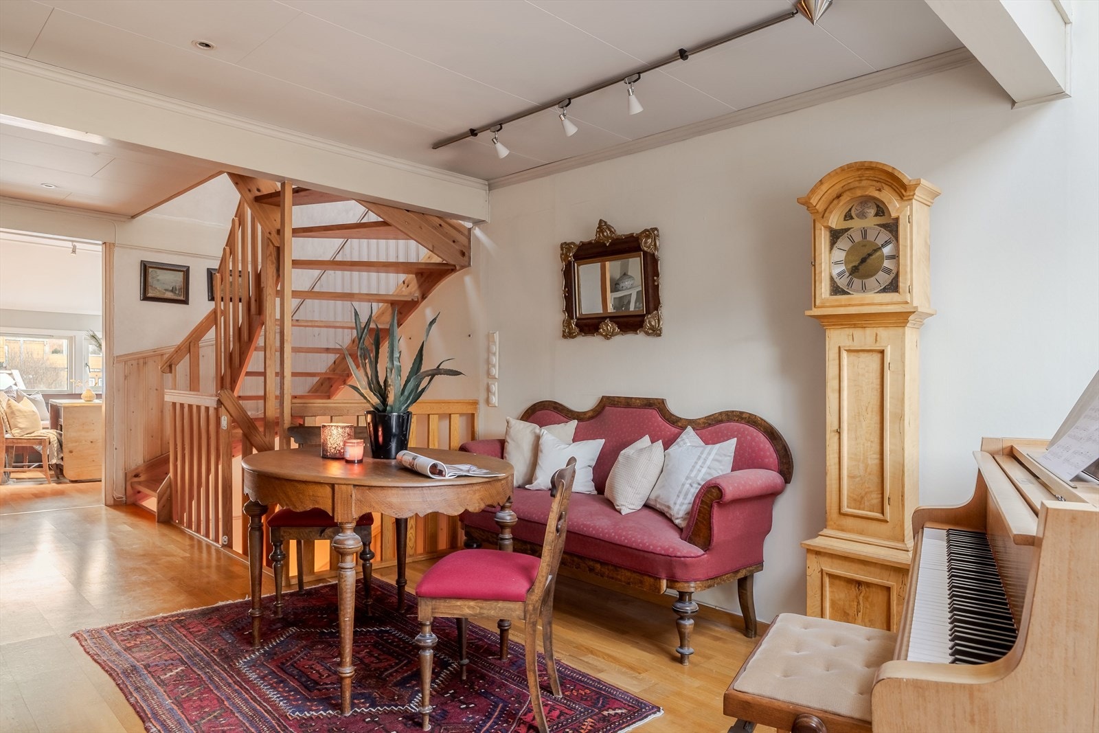 Boligen varmes opp via elektrisitet og ved. Galleribilde