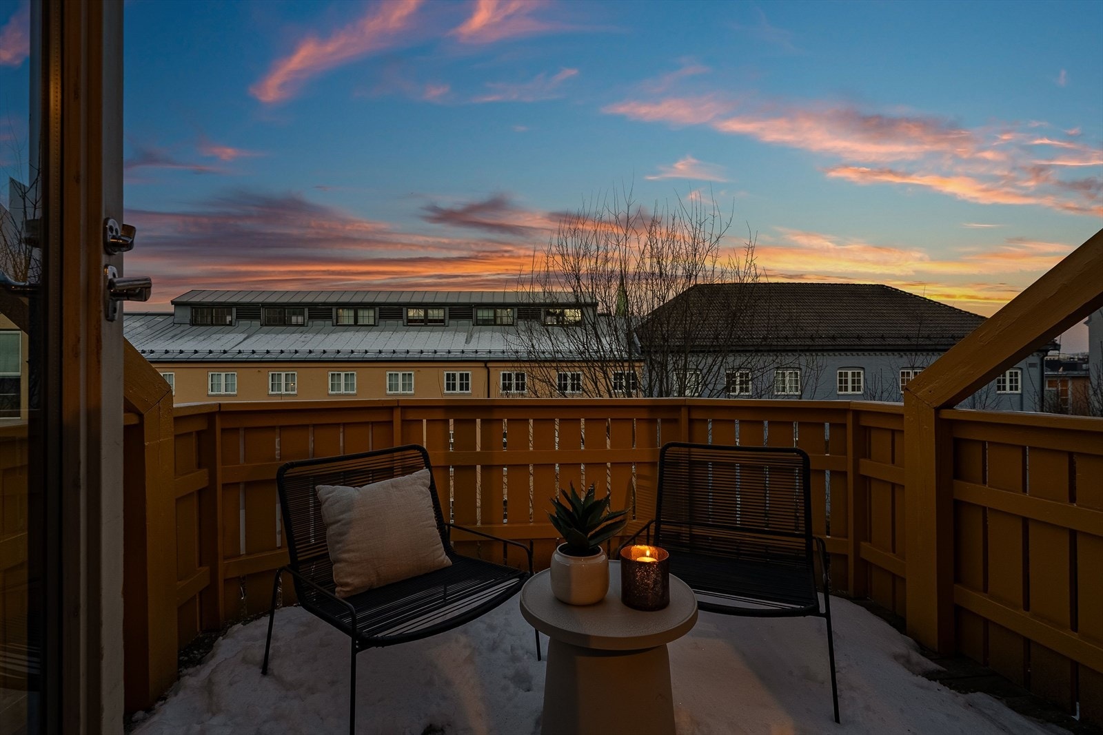 Balkongen er på ca. 8m² og har plass til innredning. Galleribilde