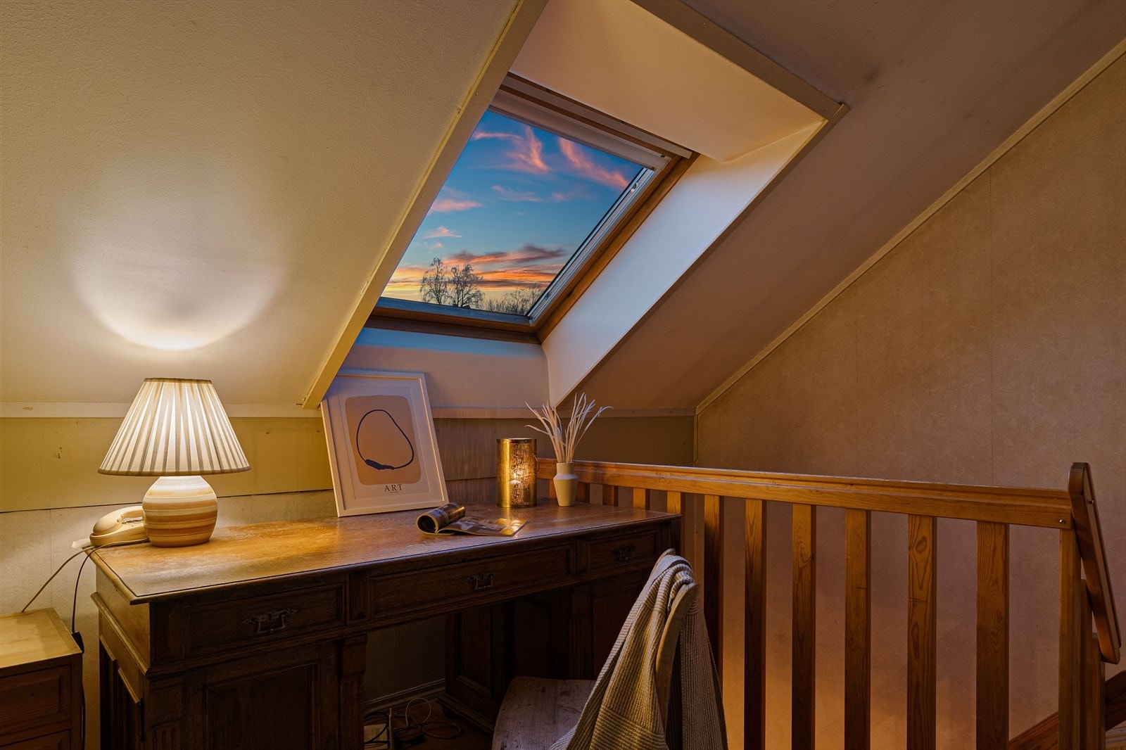 Loftetasjen er på ca. 24m², her har du gang/arbeidsrom, tv-stue og bod. Galleribilde