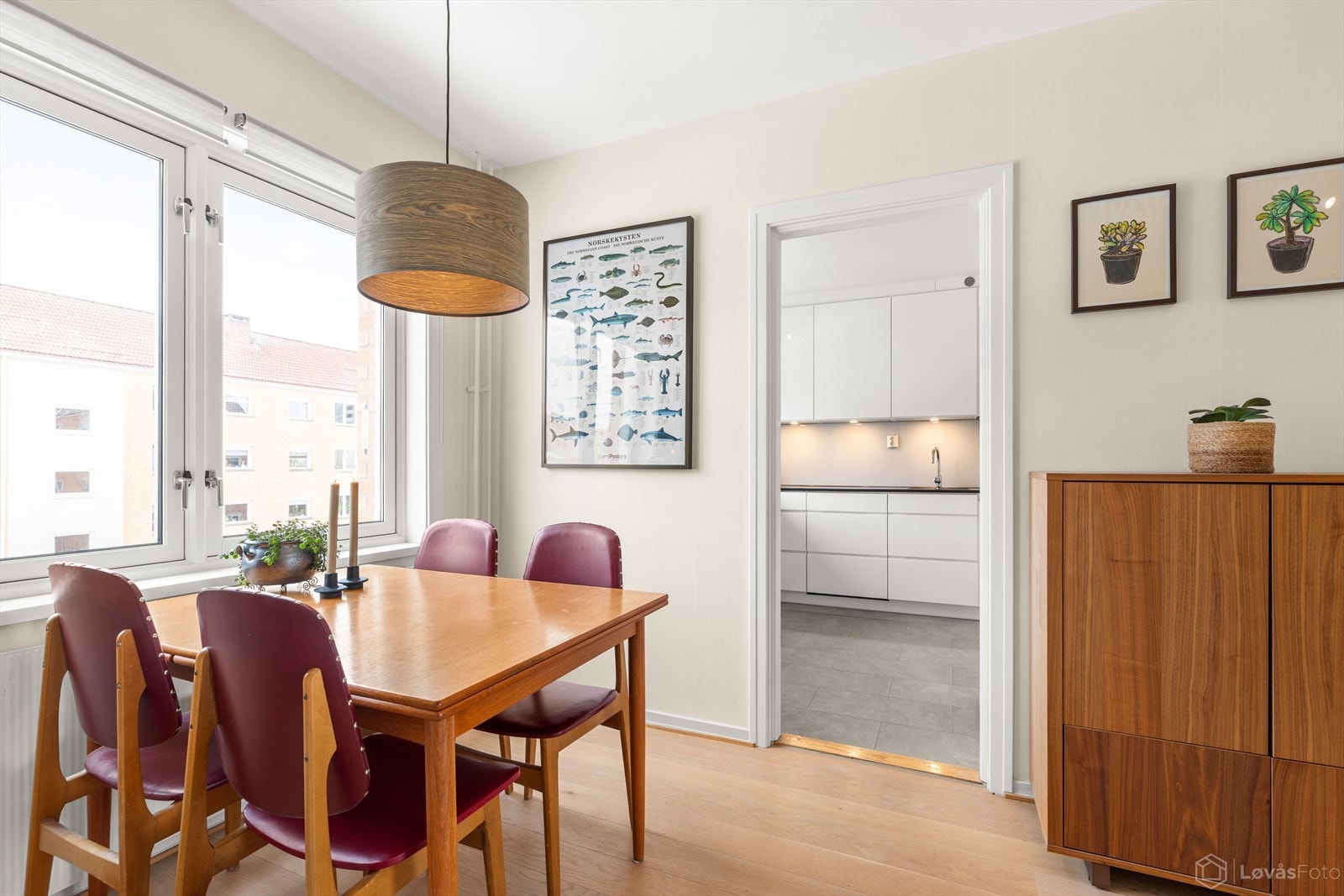 Boligen presenteres av Renee B. Løkke v/ Nordvik Østensjø. Galleribilde