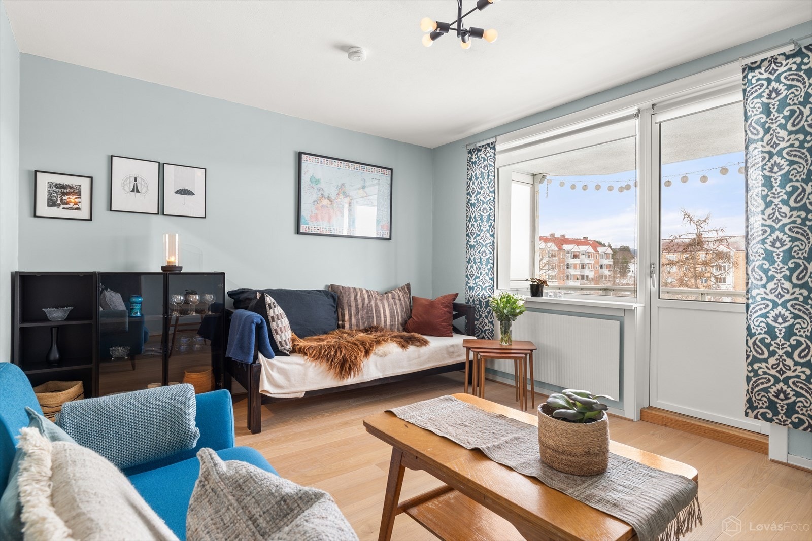 Flytt rett inn! Leiligheten ble overflateoppusset i 2020 med nytt gulv og ny skyvedørsgarderobe. Galleribilde