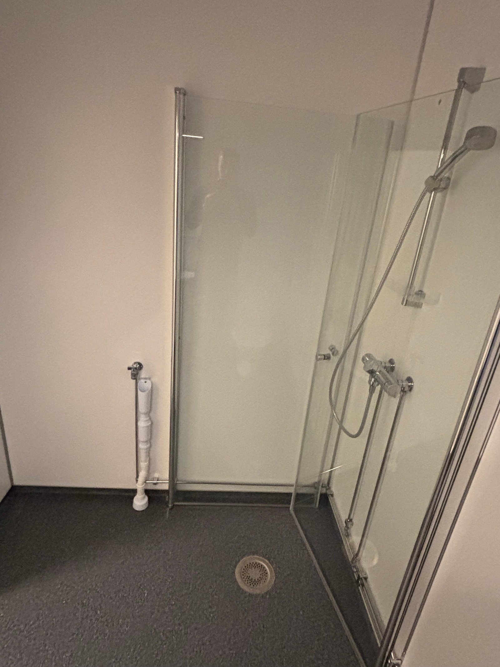 Bad. Opplegg for vaskemaskin. Galleribilde