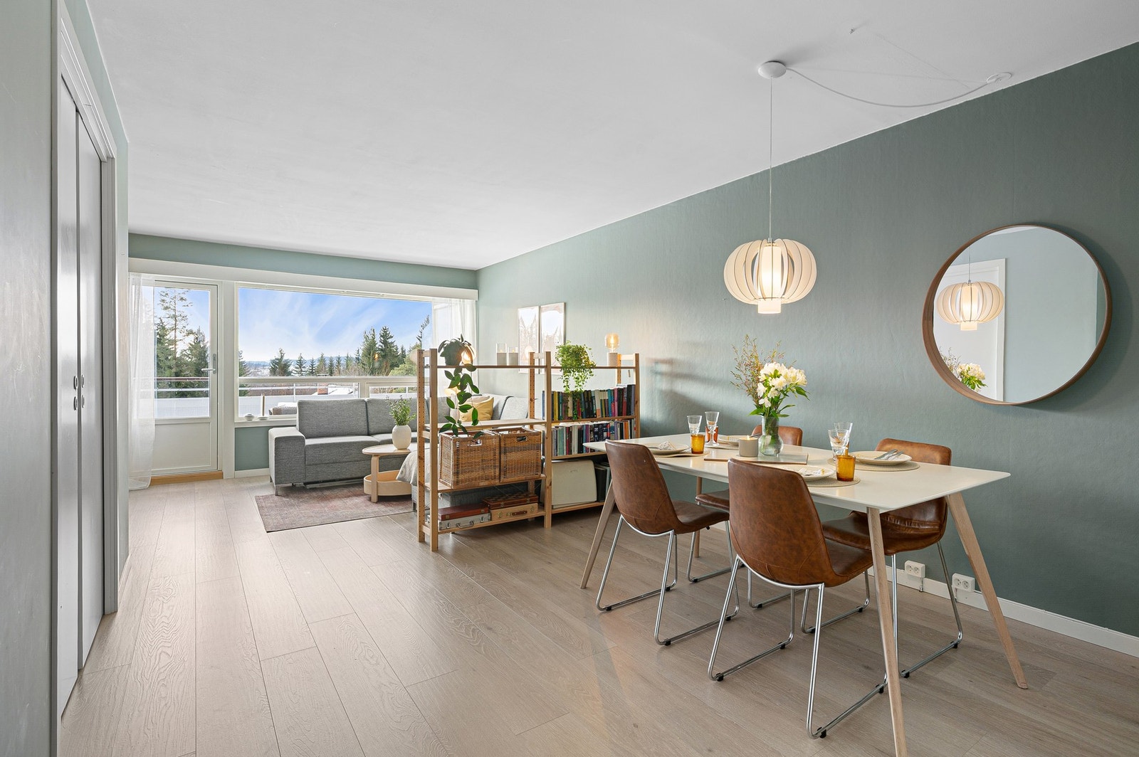 Romslig stue på 37m² med gode møbleringsmuligheter. Galleribilde