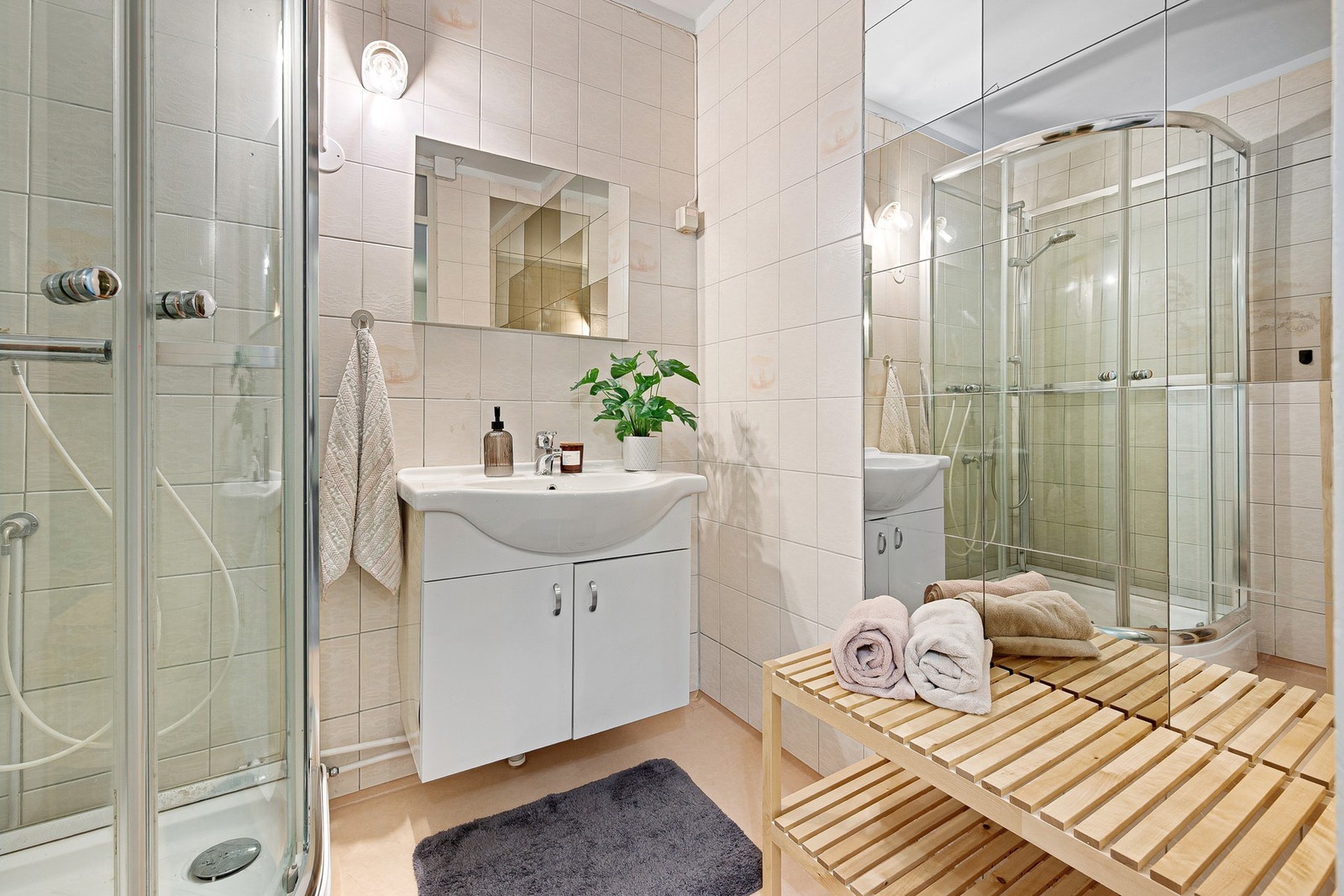 Flislagt baderom. Galleribilde