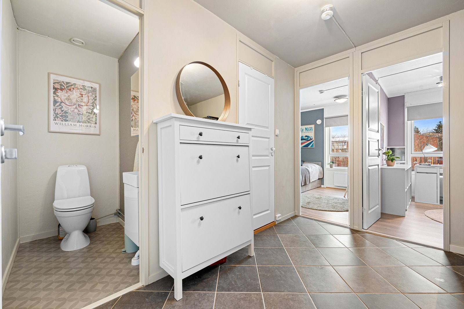 I 2. etasje er det toalettrom, bad og 2 soverom. Galleribilde