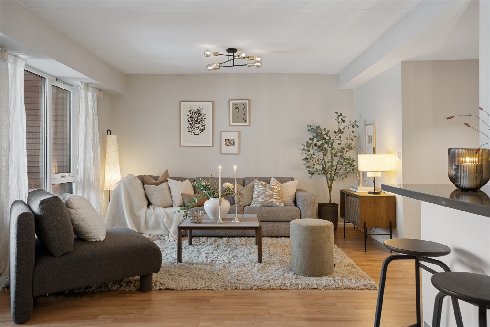 Dette er en lys og moderne 4-roms leilighet med attraktiv beliggenhet på Bjølsen. Galleribilde