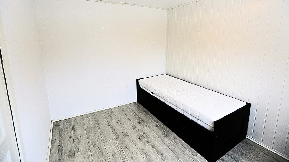 Innbydende soverom med nymalte flater og kvalitetsgulv fra Pergo Galleribilde