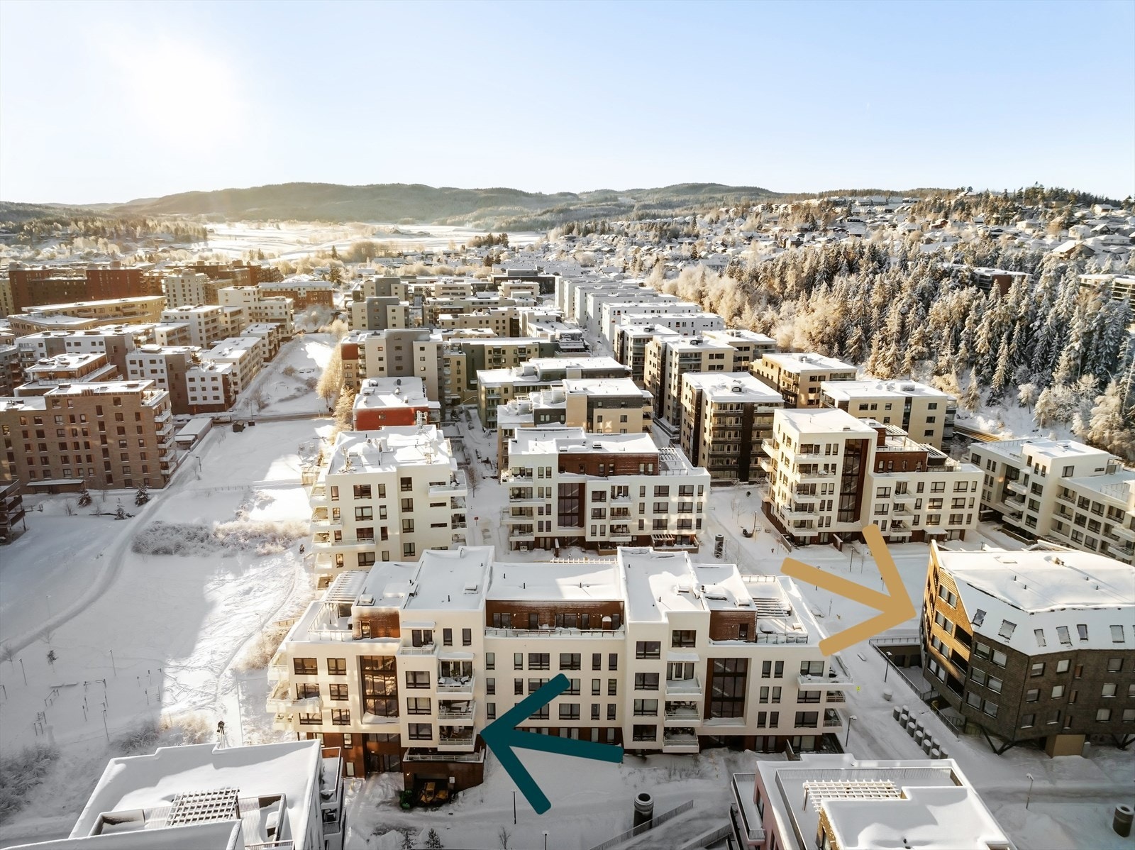 Omtrentlig plassering: Grønn pil - leiligheten. Gyllen pil - felleslokalet. Galleribilde