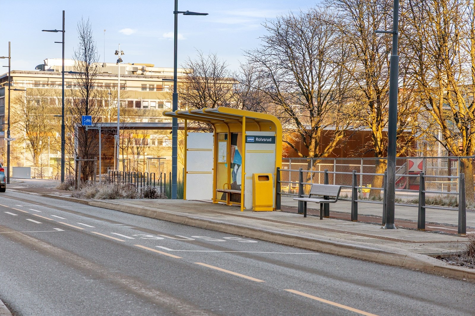 Ta bussen fra Triaden eller Rolvsrud. Galleribilde
