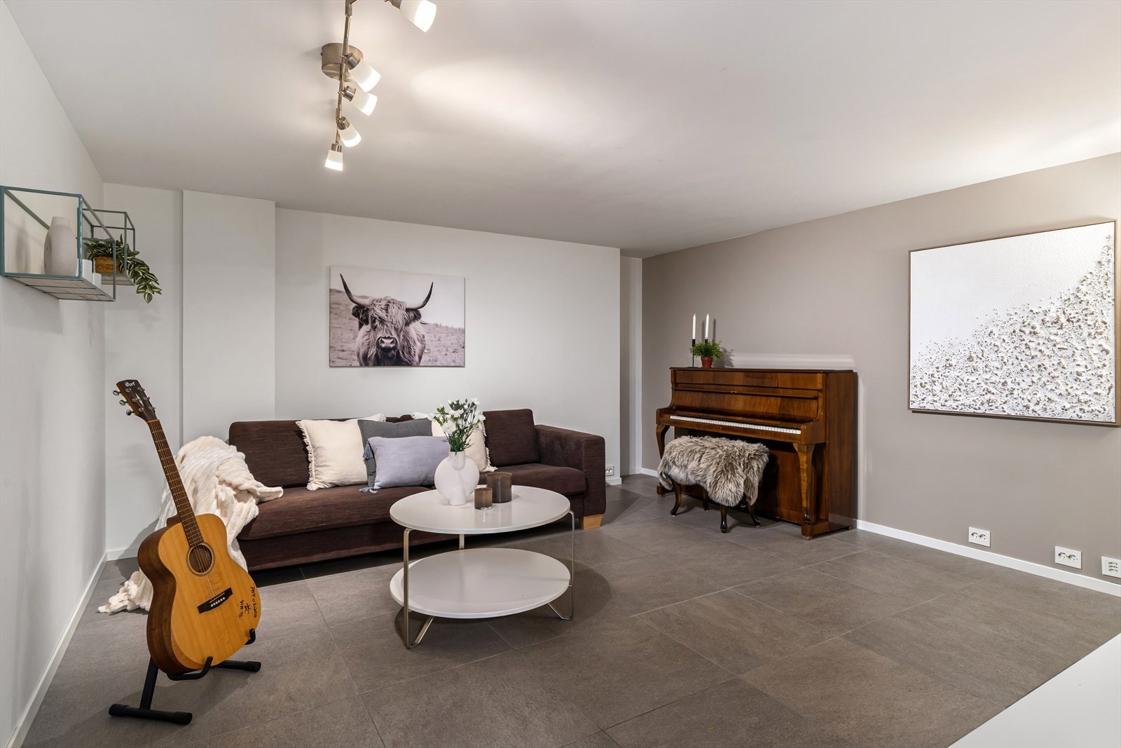 Rom brukt som kjellerstue (Ikke byggemeldt og godkjent) Galleribilde