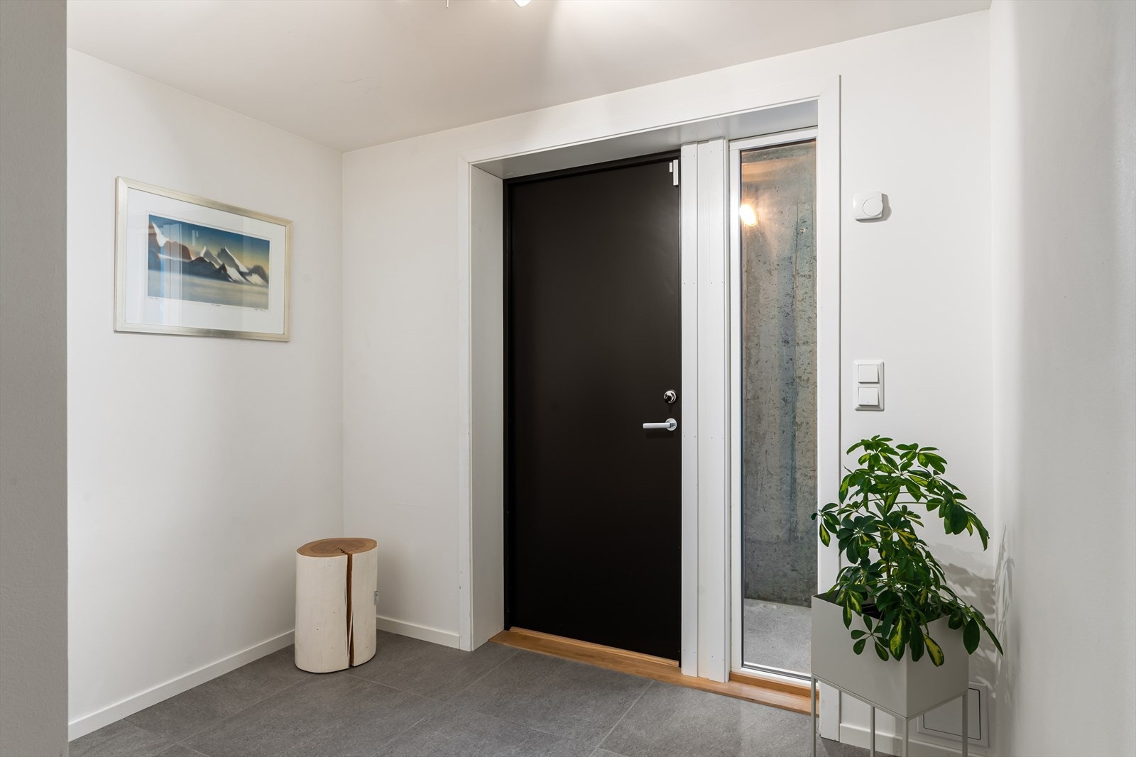 Egen inngang med garderobeplass Galleribilde