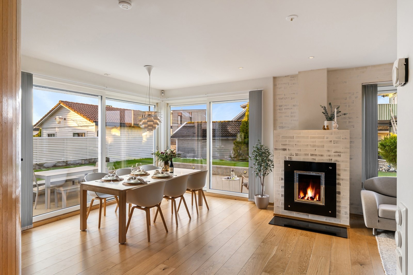 Innfelt peisovn som fungerer som et naturlig blikkfang Galleribilde