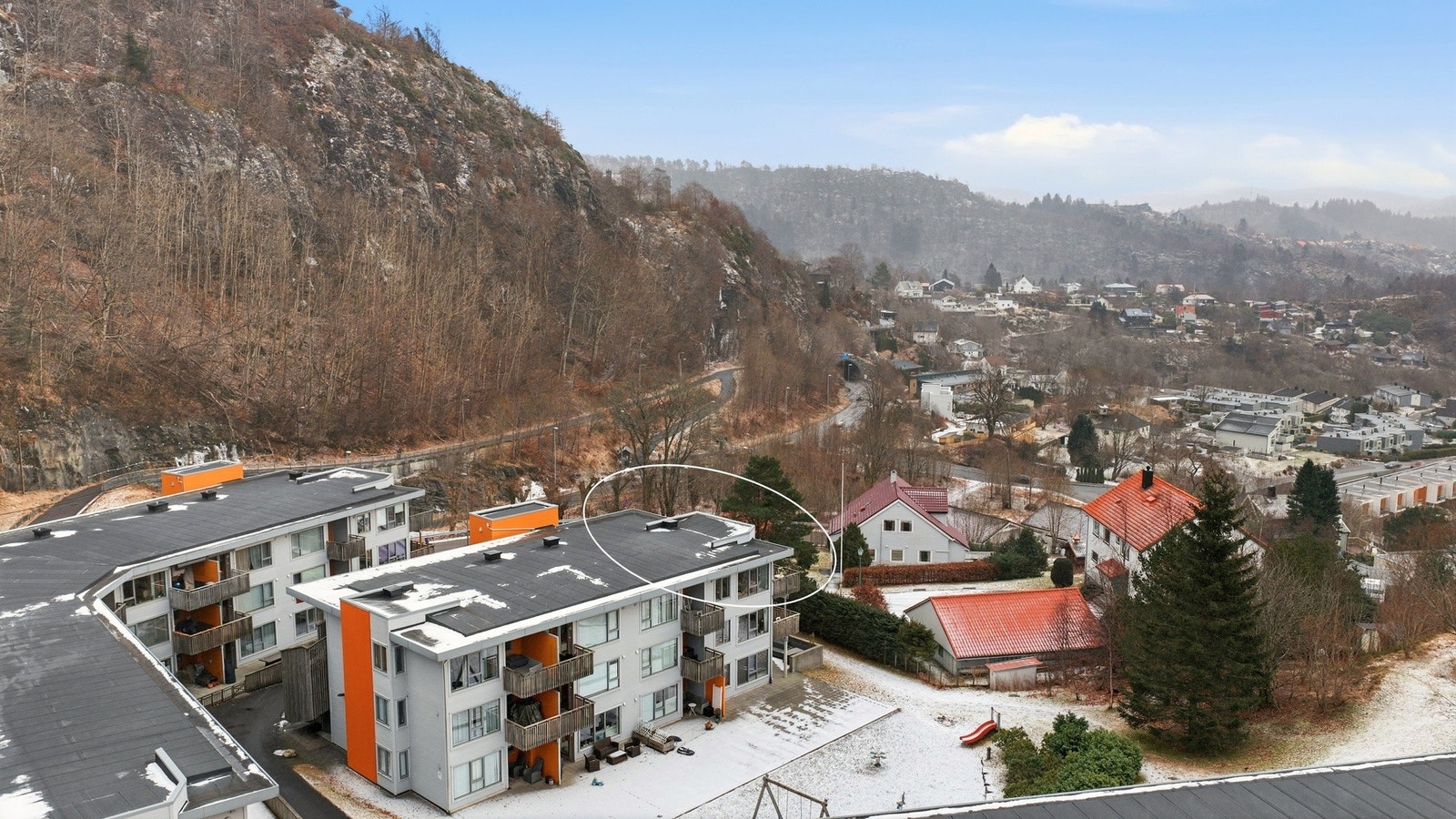 Regnskapet for 2024 er gjort opp med et positivt resultat pålydende kr 92.273,-. Pr. 31/12-2024 hadde sameiet disponible midler tilsvarende kr 903.545,-. Galleribilde