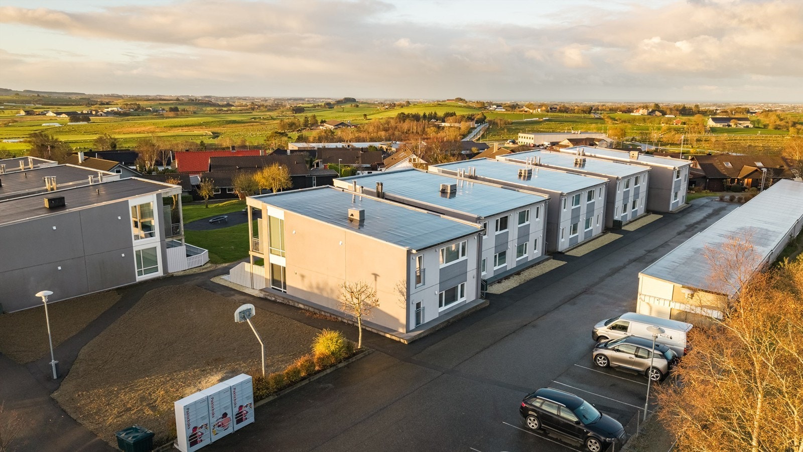 Gode parkeringsmuligheter for både beboere og gjester. Galleribilde