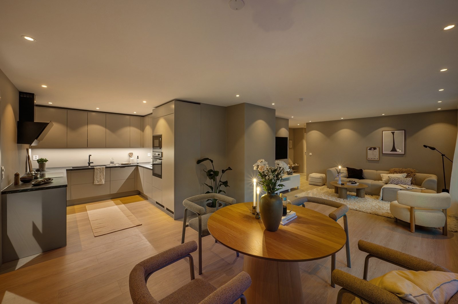 Røsslynghaugen 6 presenteres av Eiendomsmegler Norge, ved Even Lexander. Galleribilde