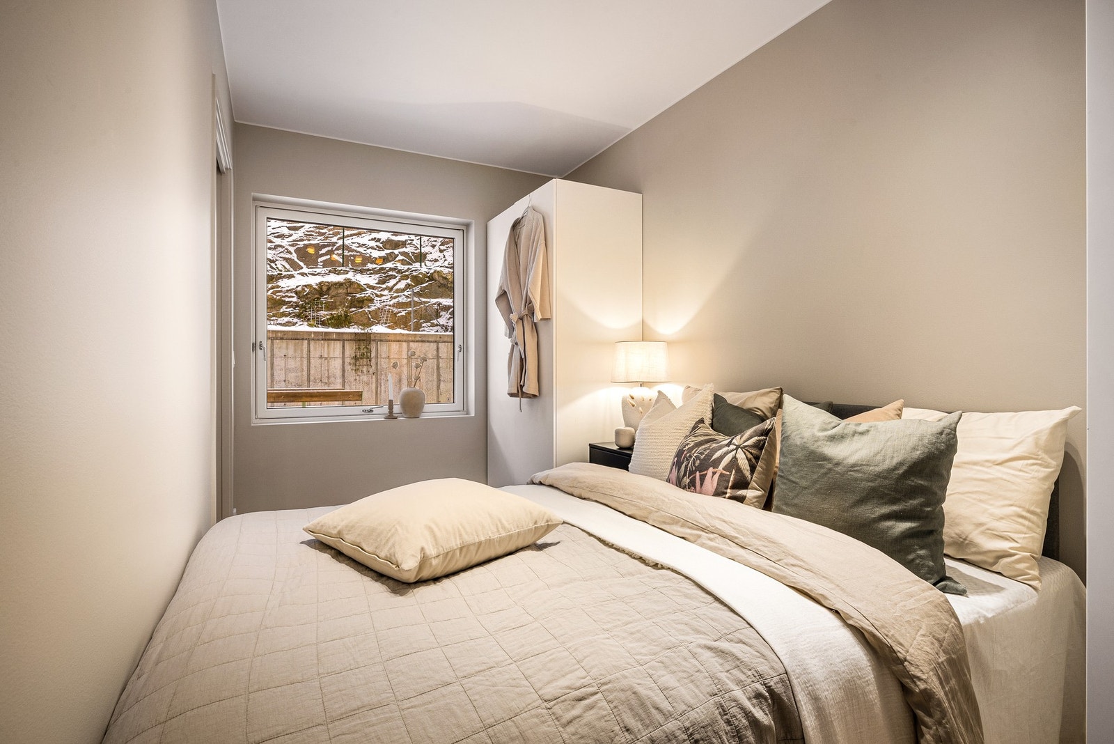 - Hovedsoverommet er 8,8 kvm og har dobbelinngang, som gir en praktisk og fleksibel romløsning - Galleribilde