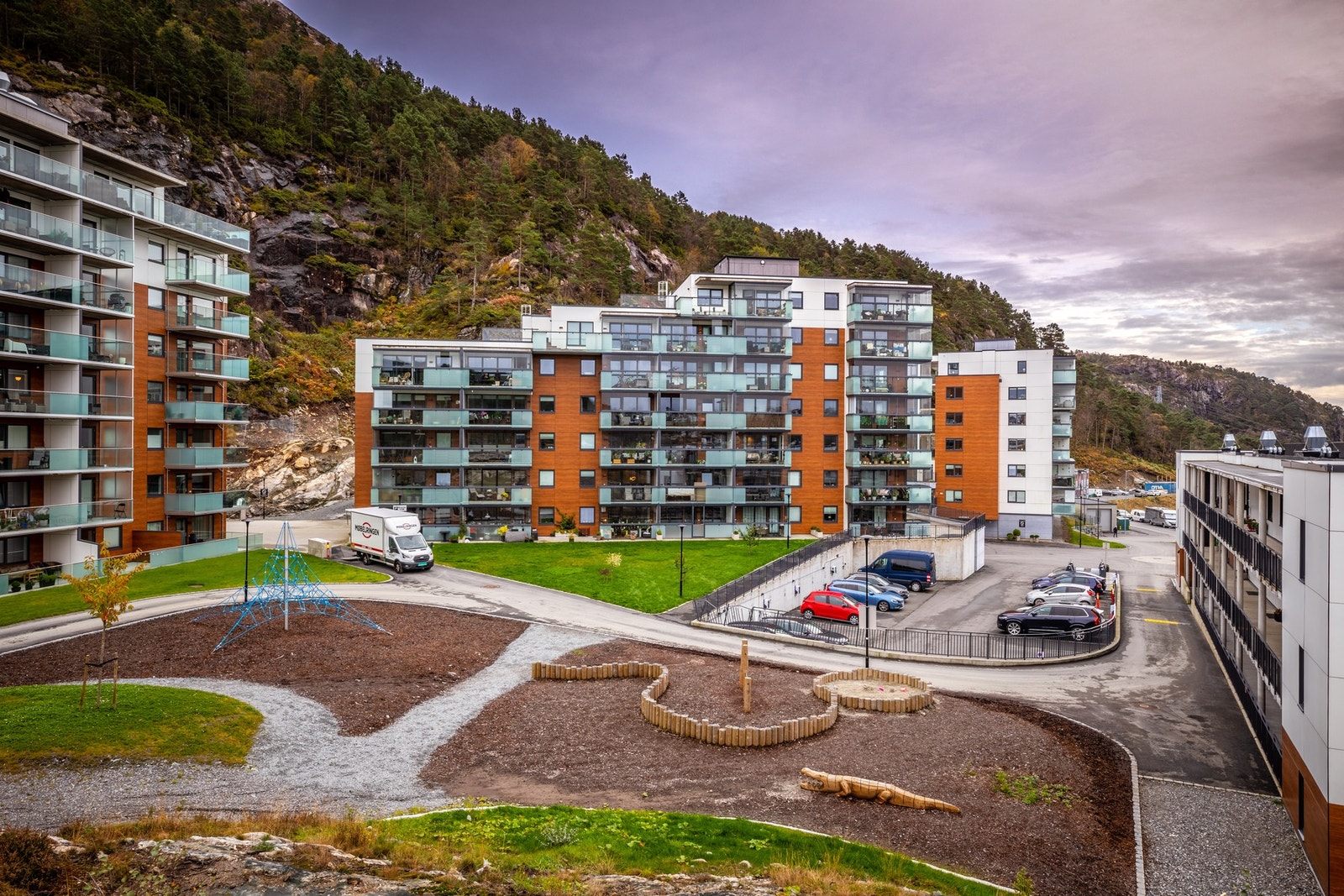 - Leiligheten disponerer fast parkeringsplass på utvendig fellesområde - Galleribilde