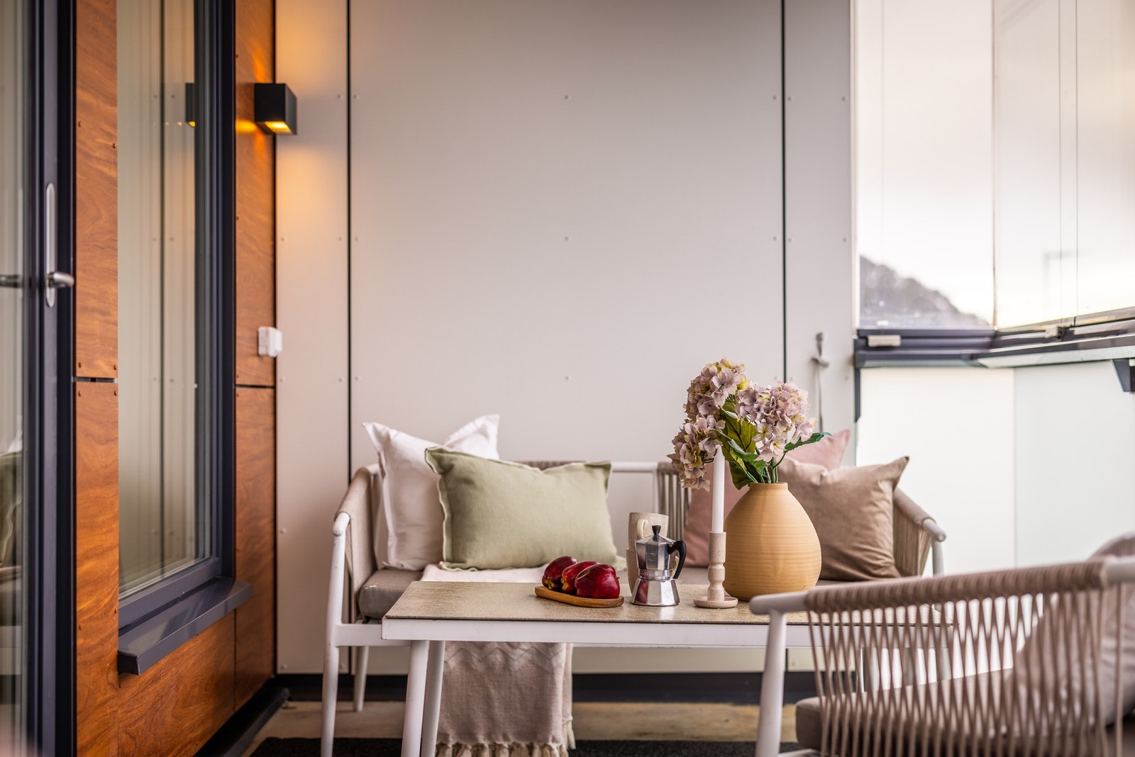 - Balkongen er utstyrt med utelys og stikkontakt - Galleribilde