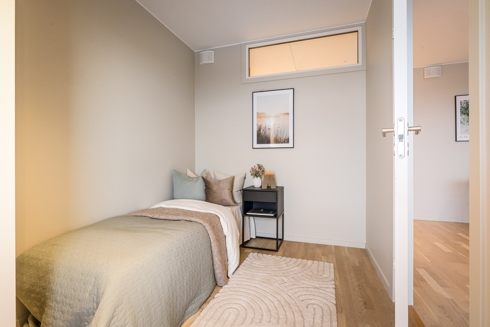 - Rommet egner seg godt som barnerom, kontor, gjesterom eller hobbyrom - Galleribilde