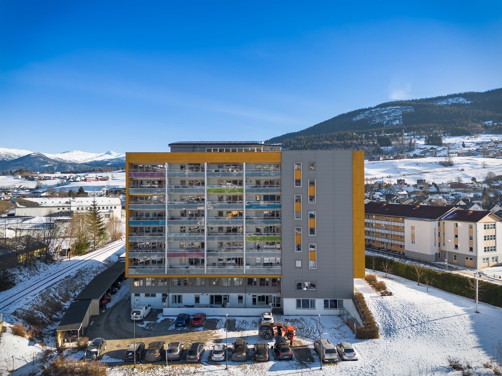 Har du spørsmål til eiendommen eller passer ikke oppsatt visning? Kontakt megler på tlf eller e-post. Galleribilde