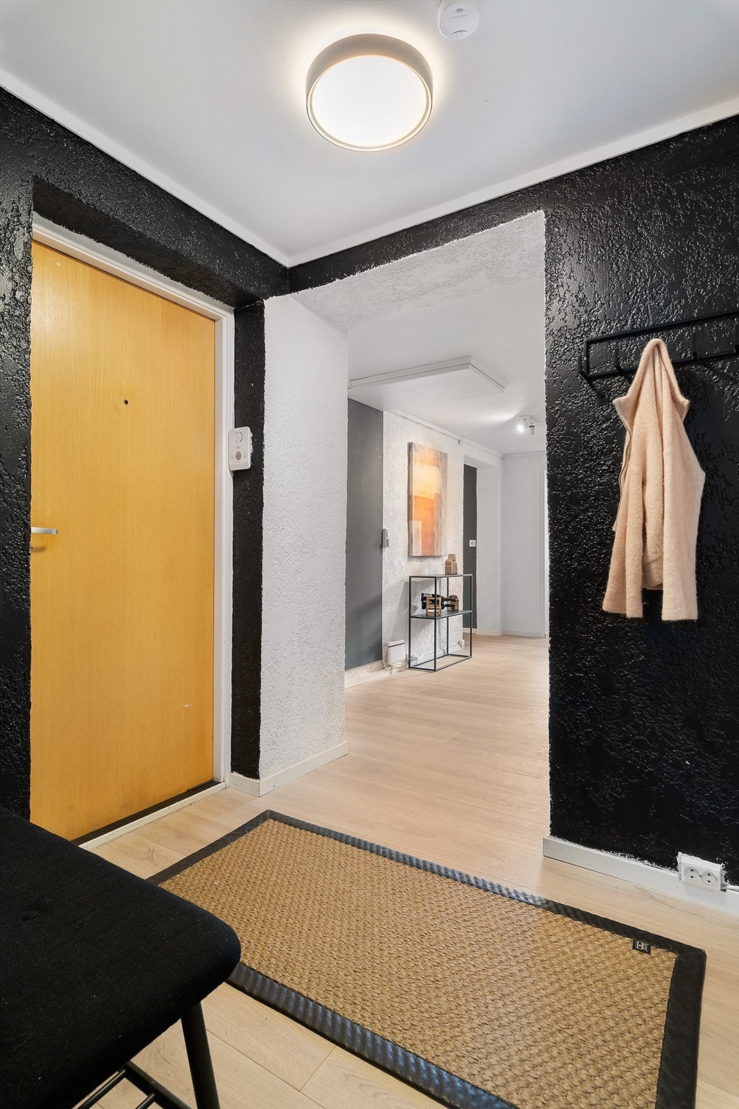 Leiligheten består av to soverom, stue, kjøkken og et bad fra 2018. Galleribilde