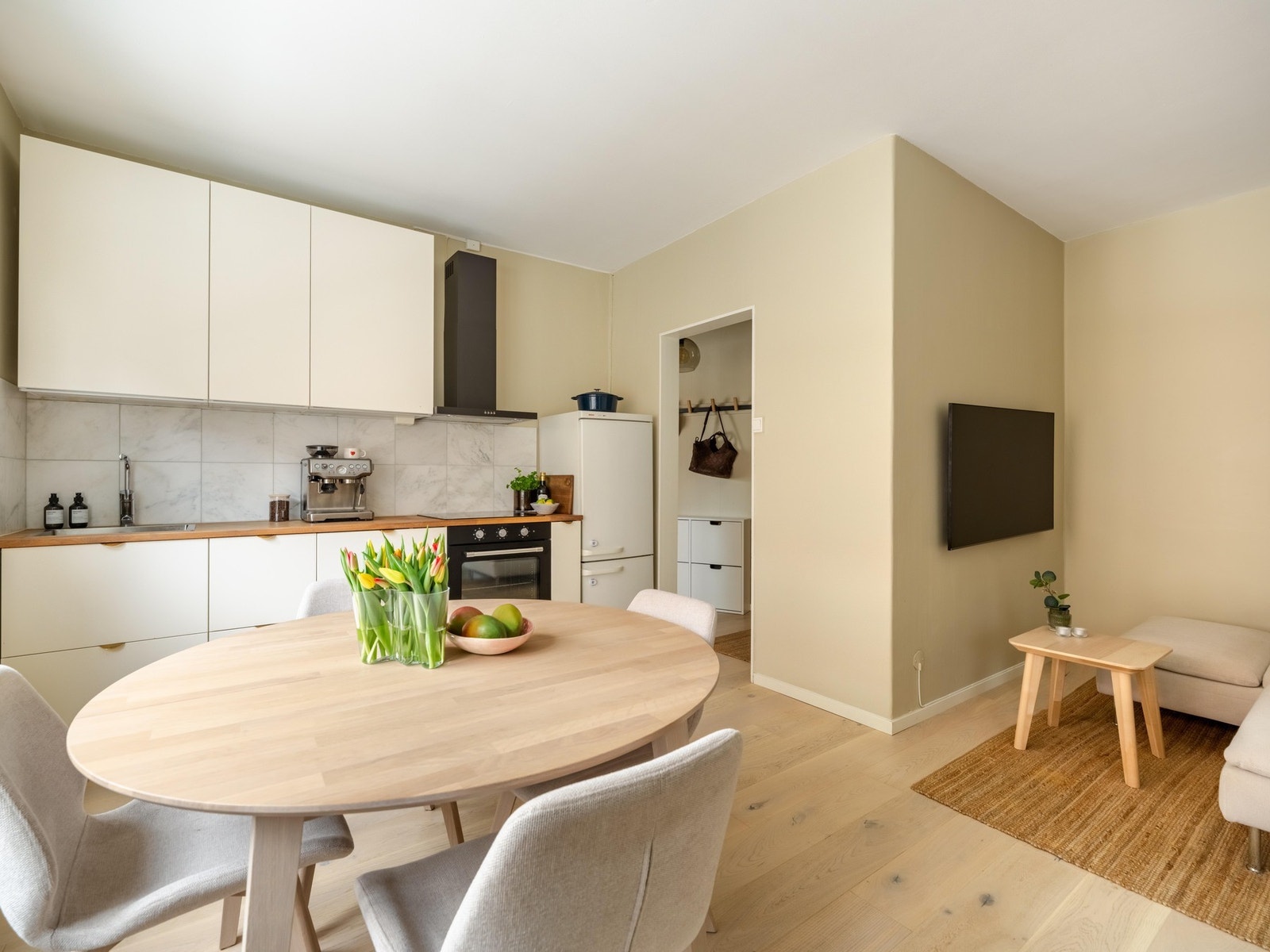 Stuerommet med åpen kjøkkenløsning er av god størrelse. Galleribilde