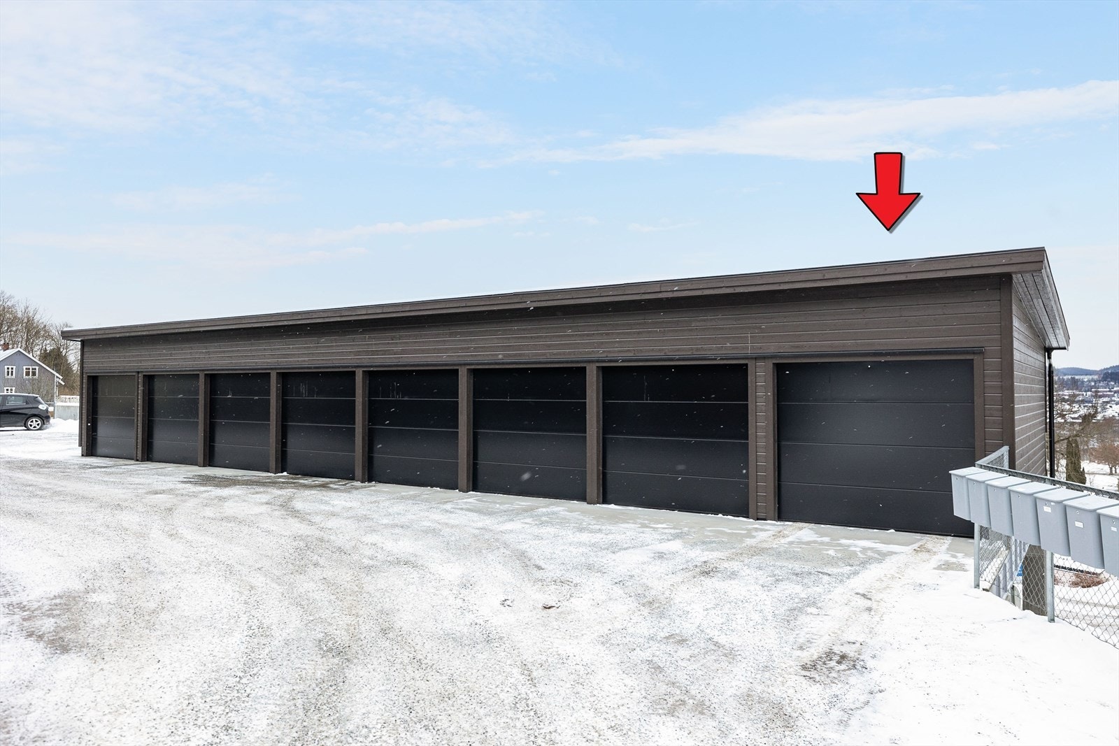 Garasjeplass helt ytterst - El-bil lader medfølger. Galleribilde