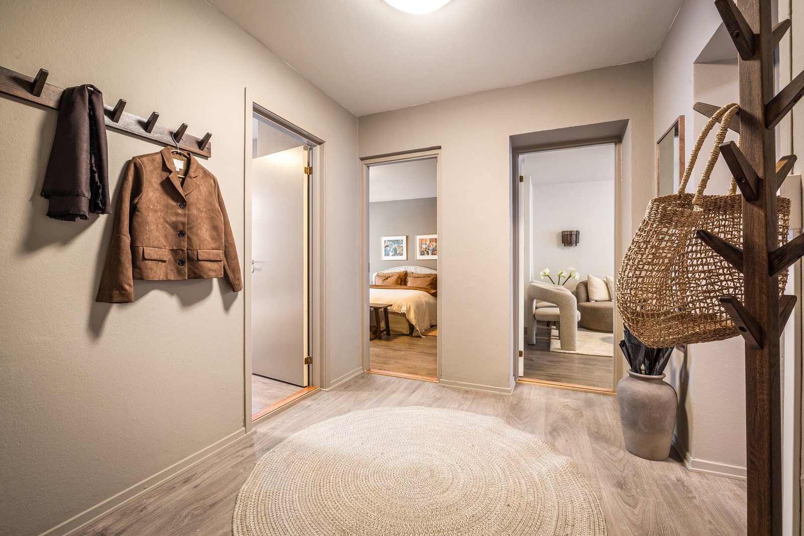 Romslig entré/gang Galleribilde