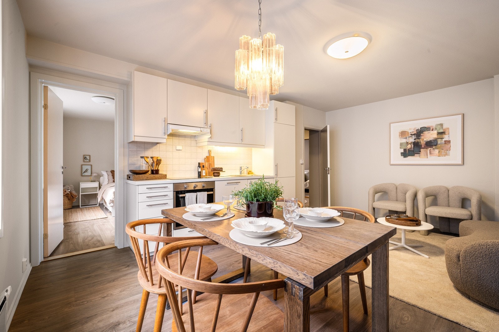 Plass til spisebord og sofa Galleribilde