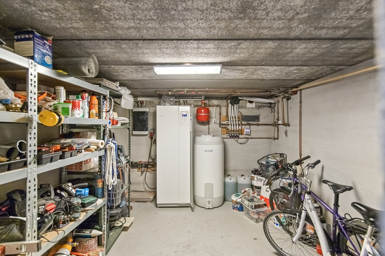 Kjeller med lagring og teknisk rom under hytten Galleribilde