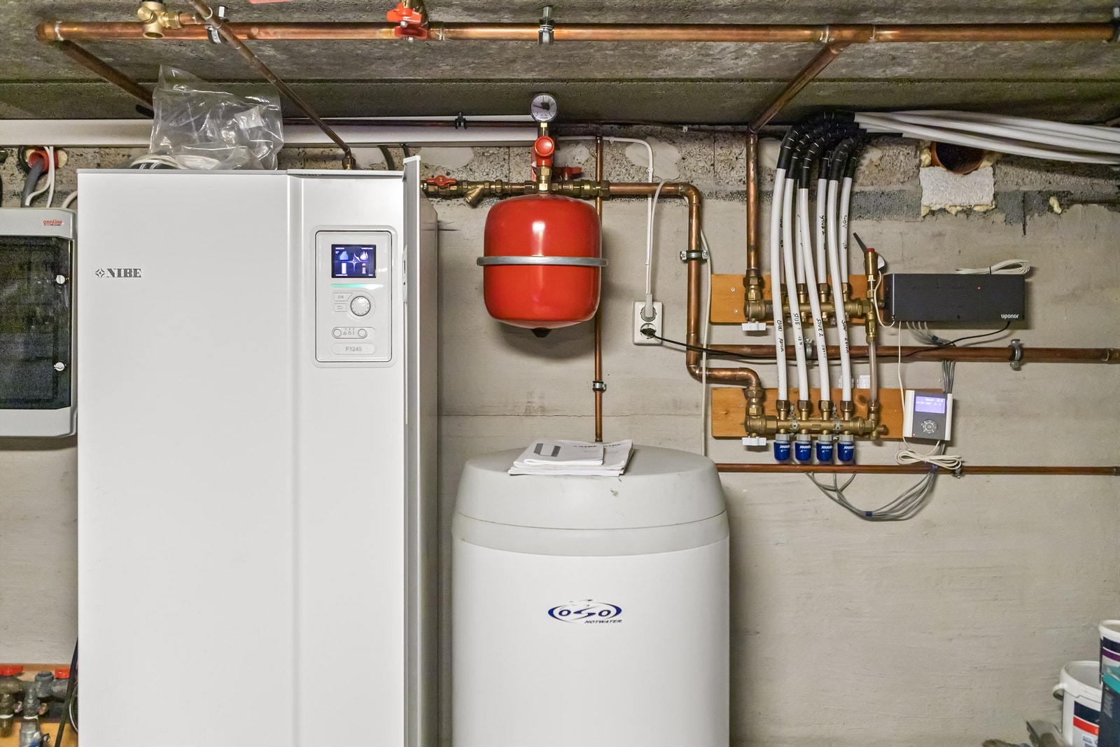 Vann til vann varmepumpe og vannbåren varme Galleribilde