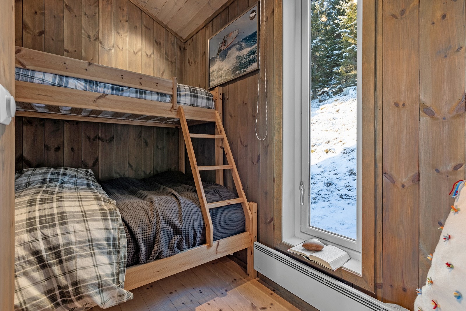 Slik hytta er utstyrt i dag er det 8 sengeplasser. Galleribilde